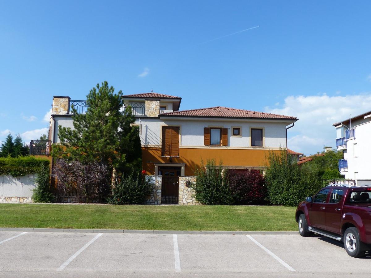 Toscana Lakeside Apartments I - II Family Friend Siofok Bagian luar foto