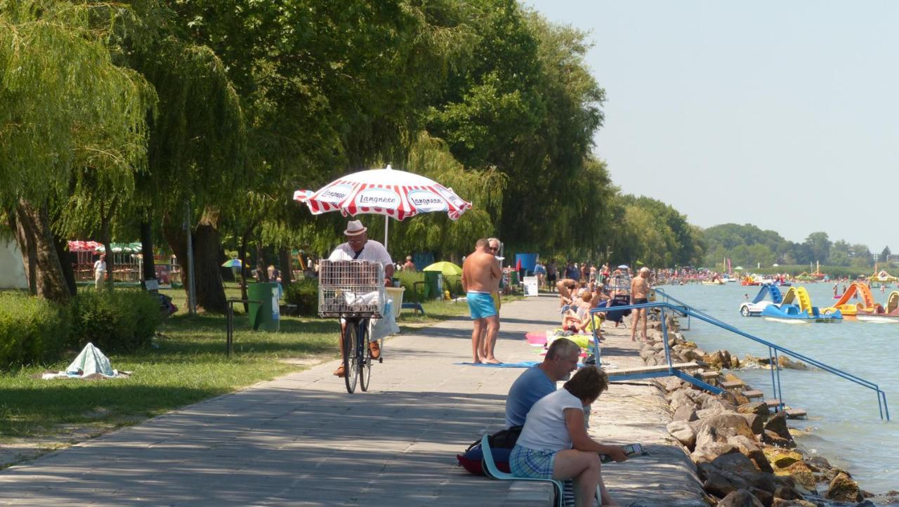 Toscana Lakeside Apartments I - II Family Friend Siofok Bagian luar foto